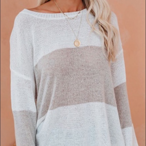 ๐ค Cute Gray Colorblock Knit Top! ๐ Size M - Picture 5 of 11